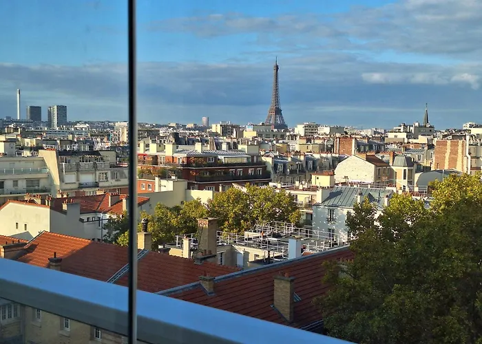 Vue Exceptionnelle Sur La Tour Eiffel *